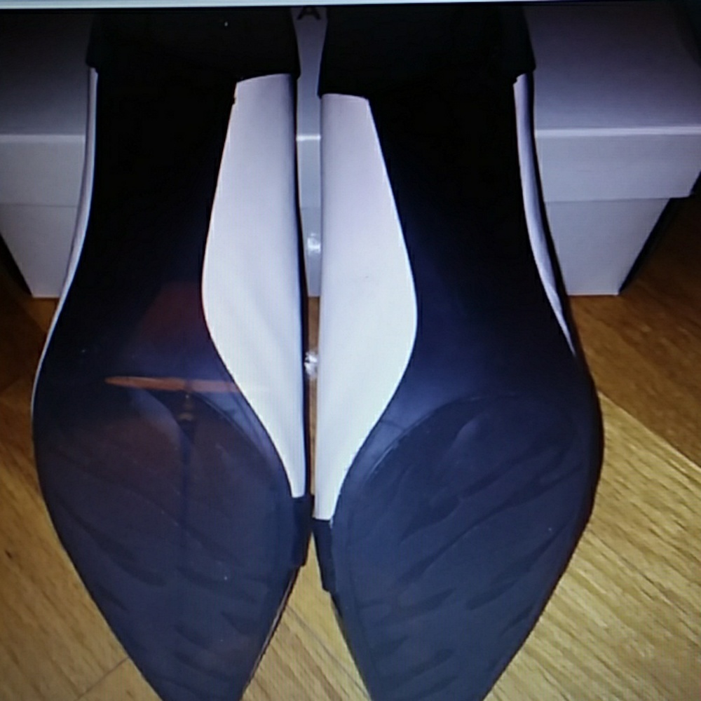Anne Klein McKinley Leather pump